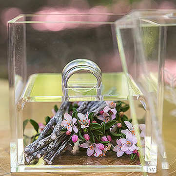 design acrylic wedding ring box
